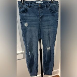 Celebrity Pink mid rise skinny jeans